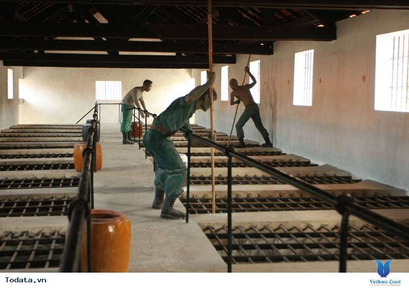 nhà tù côn đảo Chơi đâu, làm gì khi đi du lịch Côn Đảo? - Ảnh 2